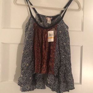 NWT Zoe & Rose band of gypsies batik split back rayon top in size small